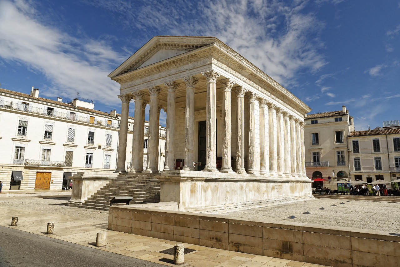 nimes la maison carree.jpeg